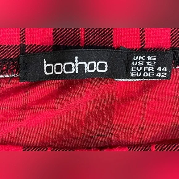 Boohoo Red and Black Mini Plaid Skirt Sz 12 Large - Picture 3 of 5